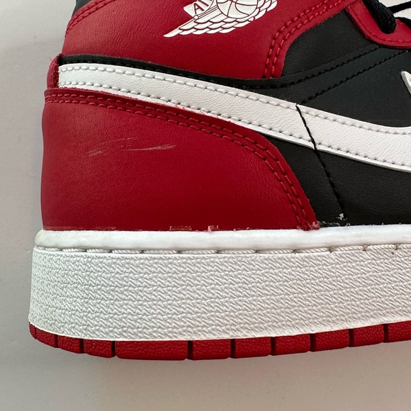 Nike Air Jordan 1 Mid GS Sneakers Black/Gym Red/White Boys Size 7 Youth - Picture 3 of 11